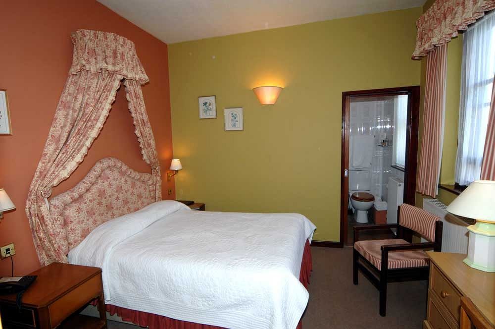 Bed & Breakfast No: 1 The Esplanade Guest Accommodation. Tenby