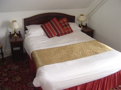 No: 1 The Esplanade Guest Accommodation. Bed & Breakfast Tenby