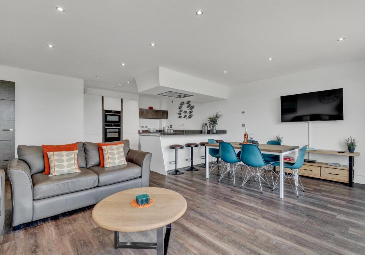 Apartment 7 Waterstone House - Luxury Overlooking South Beach, Tenby