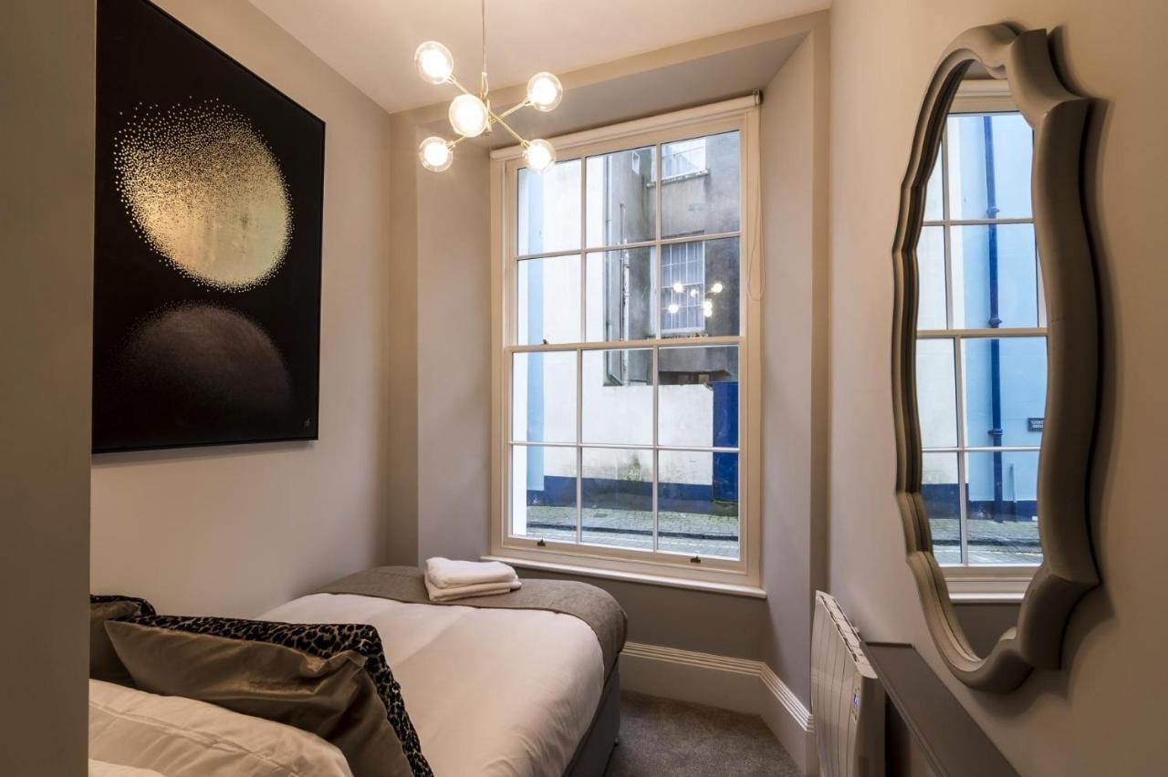 Pieces Of Eight - 2 Bedroom - - * Tenby